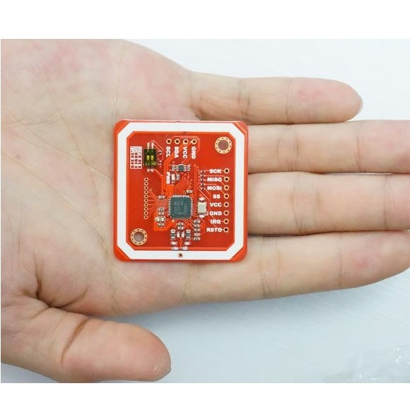 ماژول ریدر و رایتر NFC RFID V3 PN532 در دست