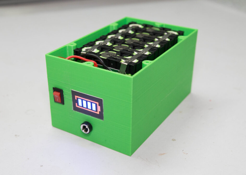 محفظه پک باتری لیتیوم یونی 18650 با تمام اجزای اتصال یافته