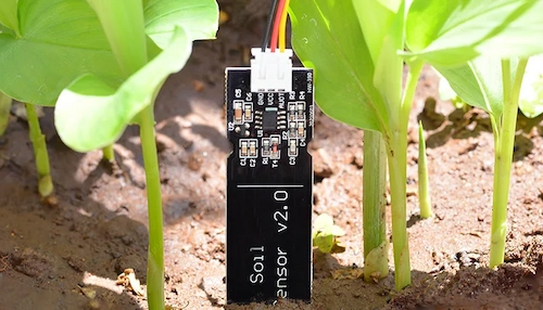استفاده از سنسور رطوبت سنج خاک خازنی برای ایجاد سیستم آبیاری هوشمند
