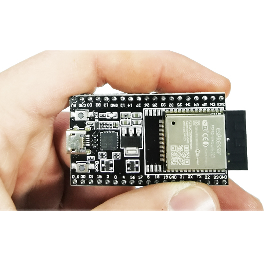 مقیاس ابعاد ماژول esp32s3wroom در دست انسان