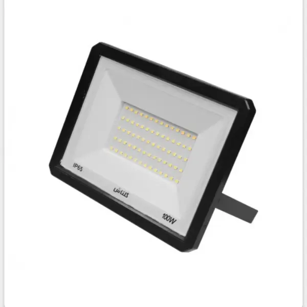 پروژکتور ۱۰۰ وات